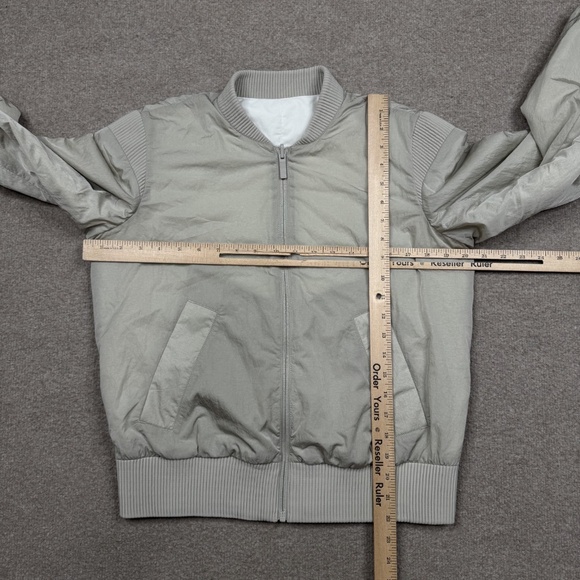 Lululemon Bomber Jacket Women's Size S Gray White Reversible Cropped - Picture 3 of 7